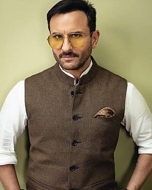 Saif Ali Khan - Actor Saif Ali Khan also had a cigarette addiction. Because of this, the actor had a lot of illness. After which the actor left the cigarette.