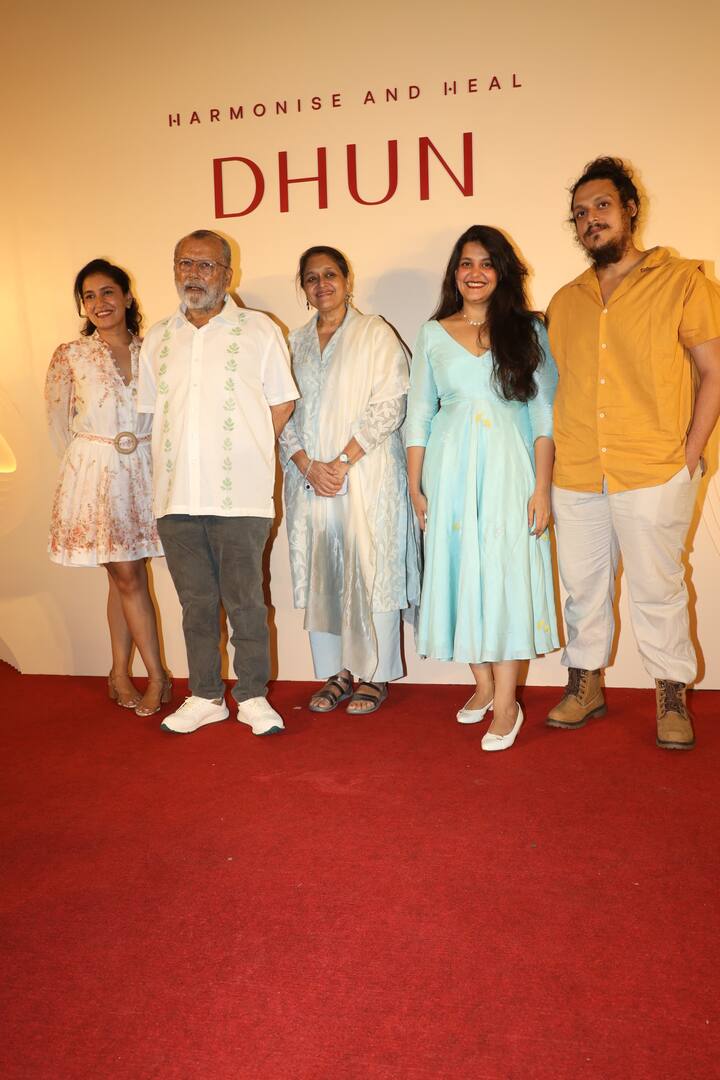 મીરાને ટેકો આપવા માટે શાહિદના આખા સાસરિયાઓ આ કાર્યક્રમમાં હાજર રહ્યા હતા. પંકજ કપૂર પત્ની સુપ્રિયા પાઠક સાથે જોવા મળ્યા હતા.