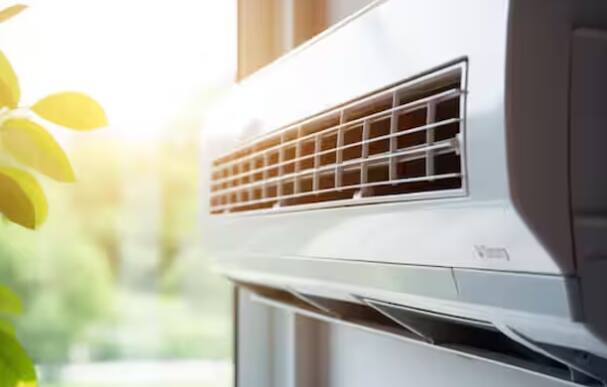 ਬਹੁਤ ਸਾਰੇ ਲੋਕ ਏਸੀ ਵਿੱਚ ਲੱਗੇ ਟਾਈਮਰ ਦੀ ਵਰਤੋਂ ਕਰਦੇ ਹਨ। ਅਤੇ ਟਾਈਮਰ ਨੂੰ ਕੁਝ ਘੰਟਿਆਂ ਦੇ ਫਰਕ 'ਤੇ ਸੈੱਟ ਕਰਦੇ ਹਨ ਤਾਂ ਜੋ ਏਸੀ ਆਪਣੇ ਆਪ ਬੰਦ ਹੋ ਸਕੇ। ਅਕਸਰ ਲੋਕ ਰਾਤ ਨੂੰ ਸੌਂ ਜਾਂਦੇ ਹਨ ਅਤੇ ਏਸੀ ਚੱਲਦਾ ਰਹਿੰਦਾ ਹੈ। ਇਸੇ ਲਈ ਜ਼ਿਆਦਾਤਰ ਲੋਕ ਰਾਤ ਨੂੰ ਟਾਈਮਰ ਸੈੱਟ ਕਰਦੇ ਹਨ।