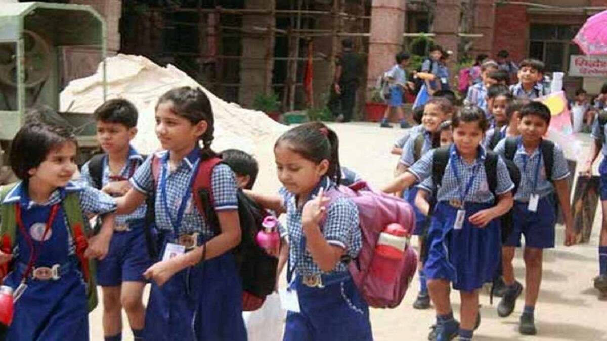 என்ன செய்ய போறோம்னு தெரியலையே… நடுத்தர பெற்றோரின் சோகம் எதற்காக?