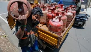 LPG Cylinder Price Cut: LPG સિલિન્ડરના ભાવમાં આજથી ઘટાડો, જાણો હવે કેટલા રુપિયા ચૂકવવા પડશે?
