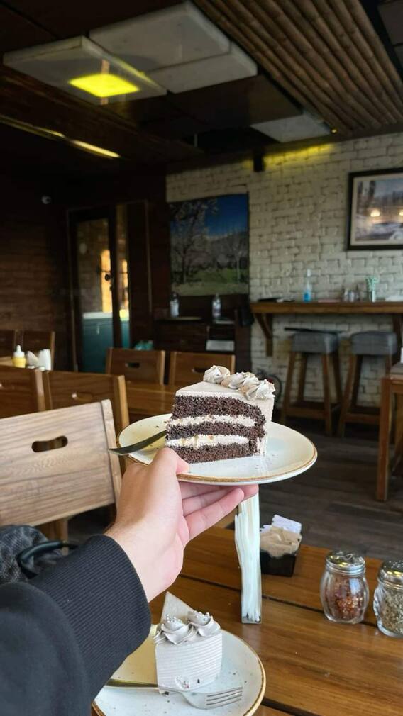 कपल्स के लिए मुंबई के 7 छुपे हुए रोमांटिक कैफे, जहां हर पल होगा खास