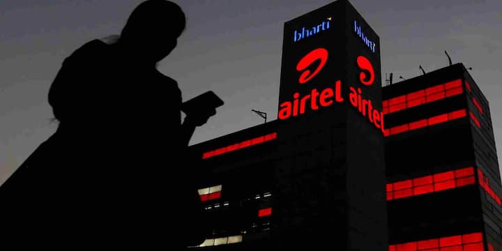 Airtel का सबसे सस्ता 5G प्रीपेड रिचार्ज 379 रुपये का है. इसमें भी यूज़र्स को रोज़ 2GB डेटा, अनलिमिटेड वॉयस कॉलिंग और 100 SMS प्रतिदिन दिए जाते हैं. प्लान की मियाद 30 दिन की है. इस पैक में ग्राहकों को Spam कॉल अलर्ट और महीने में एक बार Hello Tune बदलने की सुविधा भी मिलती है.