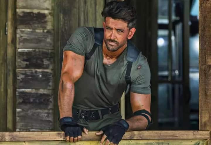 Hrithik Roshan - Bollywood's fit Hrithik Roshan also used to smoke a lot at some time. The actor left smoking when the health deteriorated again.