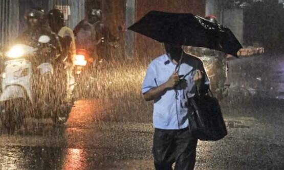 હવામાન વિભાગે કહ્યું કે, આ સમયગાળા દરમિયાન આ જિલ્લાઓમાં ગાજવીજ સાથે વરસાદ વરસી શકે છે.  પવનની ગતિ 40 કિલોમીટર પ્રતિ કલાક રહેશે.