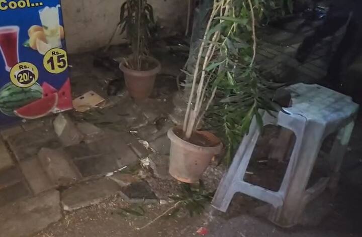 अपघात घडताच विश्रामबाग पोलीस ठाण्याचे अधिकारी आता घटनास्थळी दाखल झाले आहेत.