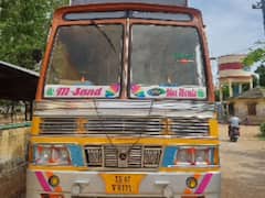 கரூர் அருகே மணல் கடத்தி பதுக்கி வைத்திருந்த இருவர் கைது