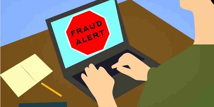 यह पीड़ित कोई आम आदमी नहीं, बल्कि MBA पास और सालाना एक करोड़ रुपये कमाने वाला कॉर्पोरेट प्रोफेशनल है. वह एक प्रतिष्ठित कंपनी में ऊँचे पद पर कार्यरत था. इसके बावजूद, एक ऑनलाइन विज्ञापन ने उसकी जिंदगी बदल दी. एक दिन उसके मोबाइल पर एक 