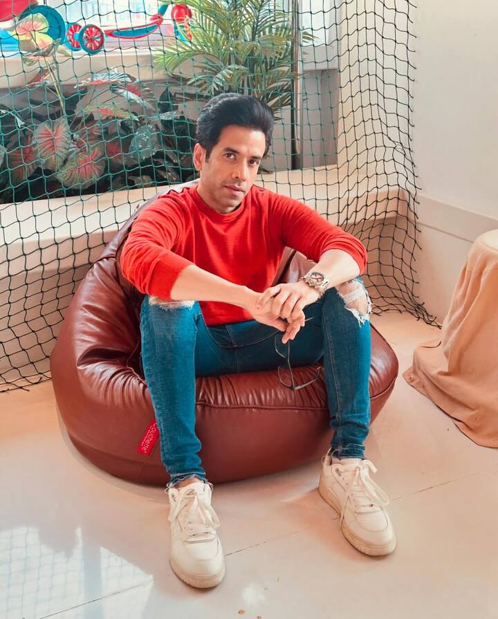 बॉलीवुड एक्टर तुषार कपूर ने 2016 में सरोगेसी के जरिए अपने बेटे लक्ष्य का स्वागत किया था. ये भी उन सेलेब्स में से हैं जिन्होंने अब तक शादी नहीं की.