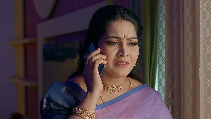 కావ్యకి రాజ్ ప్రపోజ్ చేస్తుండగా వైదేహి పదే పదే కాల్ చేస్తుంది. ఏం జరిగిందో భయపడి రాజ్ కాల్ లిఫ్ట్ చేస్తాడు.యామిని కళ్లు తిరిగి పడిపోయిందని చెప్పి ఏడుస్తుంది..వెంటనే రాజ్ బయలుదేరుతాడు