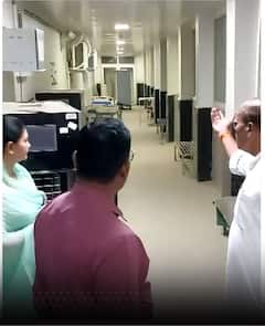 Gujarat News: अहमदाबाद में अचानक चलती कार में लगी आग | ABP NEWS SHORTS