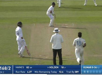 भारत अ सध्या 320 धावांनी पुढे आहे. तथापि, या सामन्याचा एक फोटो सोशल मीडियावर मोठ्या प्रमाणात व्हायरल होत आहे, जो आता चर्चेचा विषय बनला आहे.