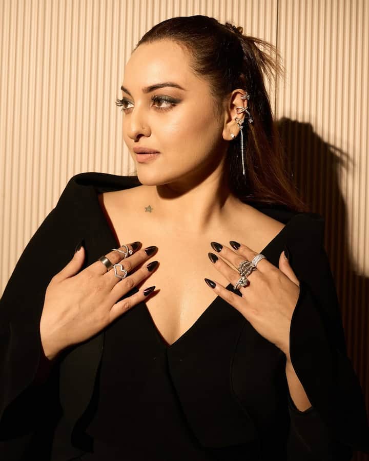 Actually Amitabh Bachchan asked Sonakshi an easy question related to Ramayana. Big B asked that