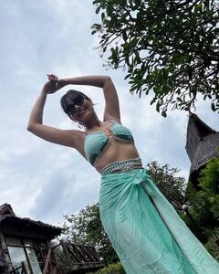 Surbhi Jyoti Summer vacation: बिकिनी पहन समर वेकेशन मना रहीं सुरभि ज्योति, तस्वीरें देख खिल उठेगा चेहरा