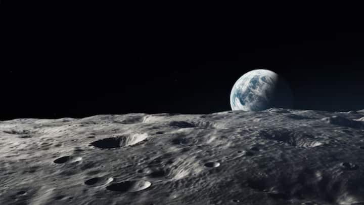 চাঁদের অন্ধকার পিঠে বসানো হবে ওই রেডিও টেলিস্কোপ। প্রায় এক মাইল চওড়া একটি গহ্বরকে তার জন্য পছন্দ হয়েছে বিজ্ঞানীদের।