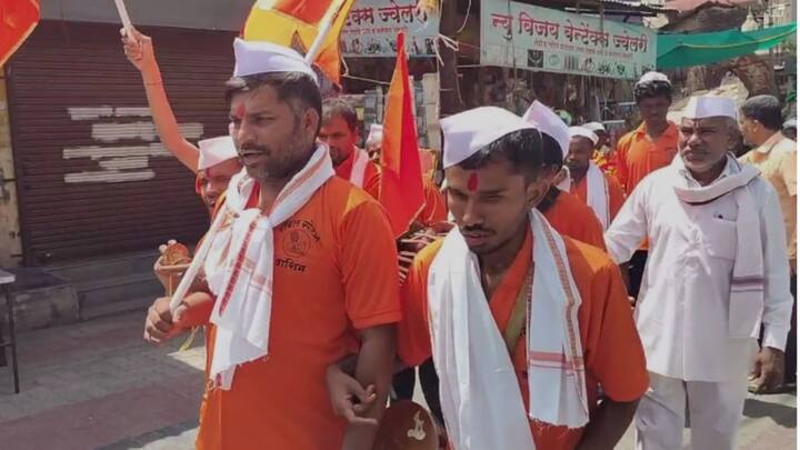 15 दिव्यांग वारकरी 35 दिवसात 400 किलोमीटर पायी प्रवास करणार आहेत.