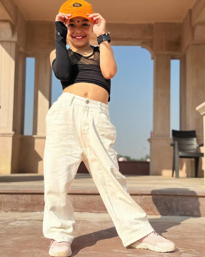 बिनिता के पिता अमर चेतरी एक छोटे चिकन फार्म चलाते हैं साथ ही वो समाजसेवक भी हैं. उन्होंने बिनिता को पहले गुवाहाटी और फिर जयपुर में डांस की ट्रेनिंग दिलवाई थी.