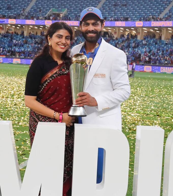 रिवाबा और जडेजा की एक बेटी भी है. रिवाबा ने साल 2017 में बेटी को जन्म दिया था. उनकी बेटी का नाम निध्यना जडेजा है. दोनों ही अपनी बेटी को सोशल मीडिया से दूर रखते हैं.