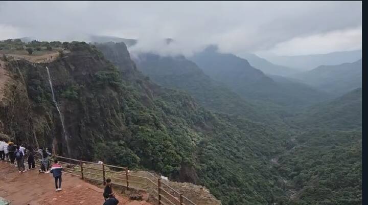 असे आदेश पोलीस निरीक्षक अमोल चव्हाण यांनी सांगितलं.