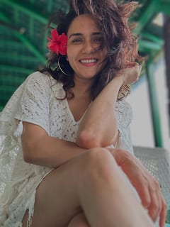 Amruta Khanvilkar : नार नटखट नटखट, अवखळ तोऱ्ह्याची; तरणी ताठी नखऱ्याची; अमृता खानविलकरचा अनोखा अंदाज