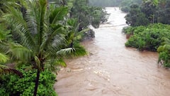 கொட்டி தீர்க்கும் தென்மேற்கு பருவமழையால் தத்தளிக்கும் கேரளா.. ஒரே நாளில் 10 பேர் உயிரிழந்த சோகம்