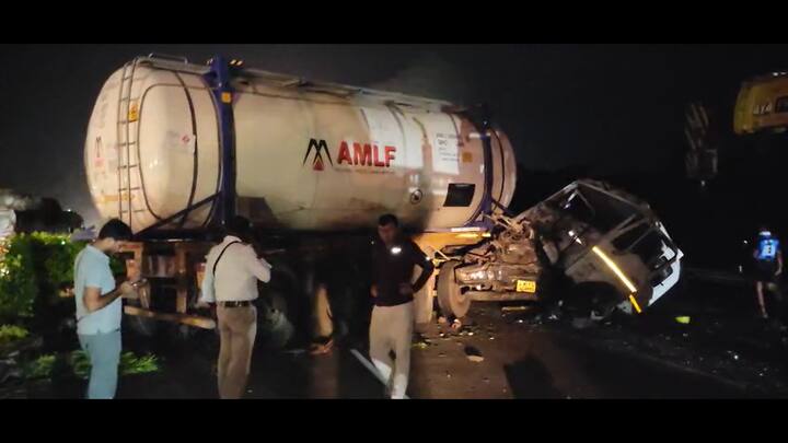 Accident News: मुंबई-अहमदाबाद राष्ट्रीय महामार्गावर एका खाजगी बस आणि आयसर टेम्पोमध्ये भीषण अपघात झाल्याची घटना घडली आहे.