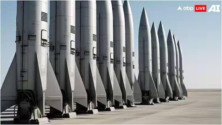 લંબાઈની દ્રષ્ટિએ રશિયા પાસે વિશ્વની ત્રીજી સૌથી લાંબી મિસાઈલ પણ છે. રશિયાની R-36M2 મિસાઈલ 32.2 મીટર લાંબી છે અને તેનું વજન 209,600 કિલોગ્રામ છે.