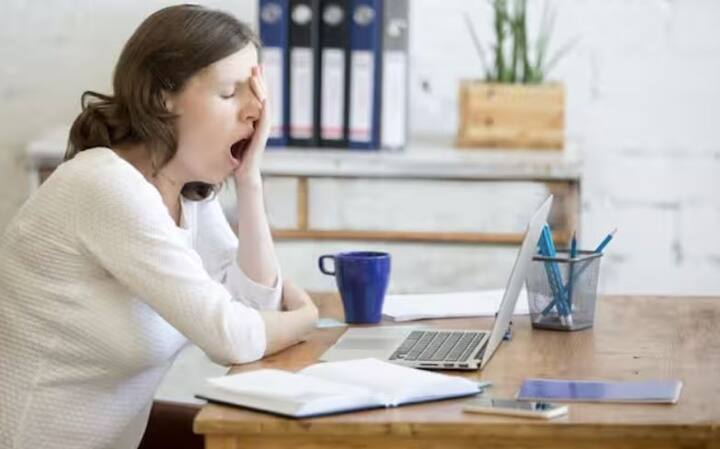 ਖ਼ਬਰਾਂ ਅਨੁਸਾਰ, ਖਾਣਾ ਖਾਣ ਤੋਂ ਬਾਅਦ ਥਕਾਵਟ ਅਤੇ ਨੀਂਦ ਆਉਣਾ ਆਮ ਗੱਲ ਹੈ। ਆਮ ਤੌਰ 'ਤੇ, ਇਹ ਕਿਸੇ ਬਿਮਾਰੀ ਦੀ ਨਿਸ਼ਾਨੀ ਨਹੀਂ ਹੈ, ਪਰ ਇੱਕ ਆਮ ਗੱਲ ਹੈ।