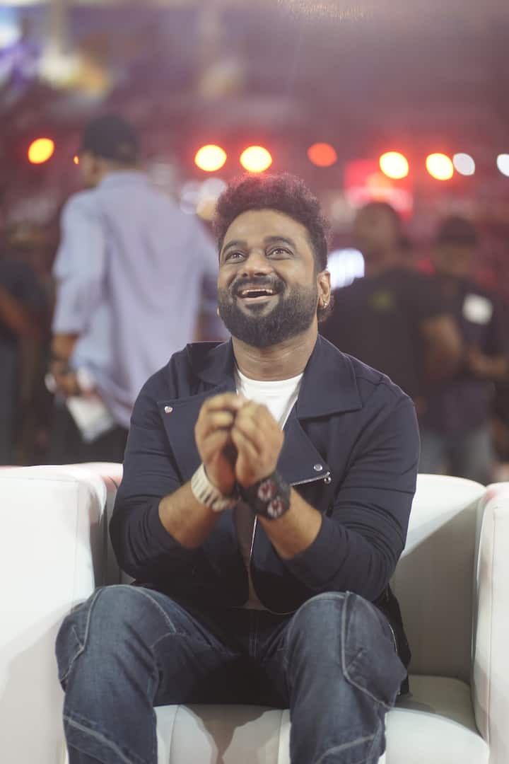 'కుబేరా' ఆడియో లాంచ్లో సంగీత దర్శకుడు దేవి శ్రీ ప్రసాద్. (Image Courtesy: KuberaaTheMovie / X.COM)