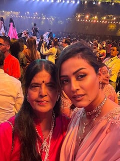 Namrata Shirodkar Cheers For New Miss World Opal Suchata Chuangsri, See All Pics