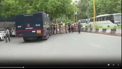 Delhi Bulldozer Action: बुल्डोजर एक्शन से दिल्लीवाले बेबस, पुलिस से भिड़े, आत्महत्या की दी धमकी