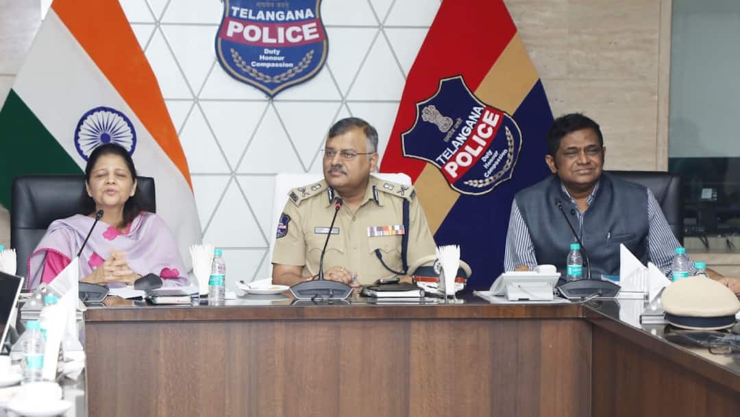 Telangana Govt announcement of Police Seva medals Know details Telangana Police Medals: 11 మందికి శౌర్య పతకం, 19 మందికి మహోన్నత సేవా పతకం- పోలీస్ మెడల్స్ ప్రకటించిన తెలంగాణ