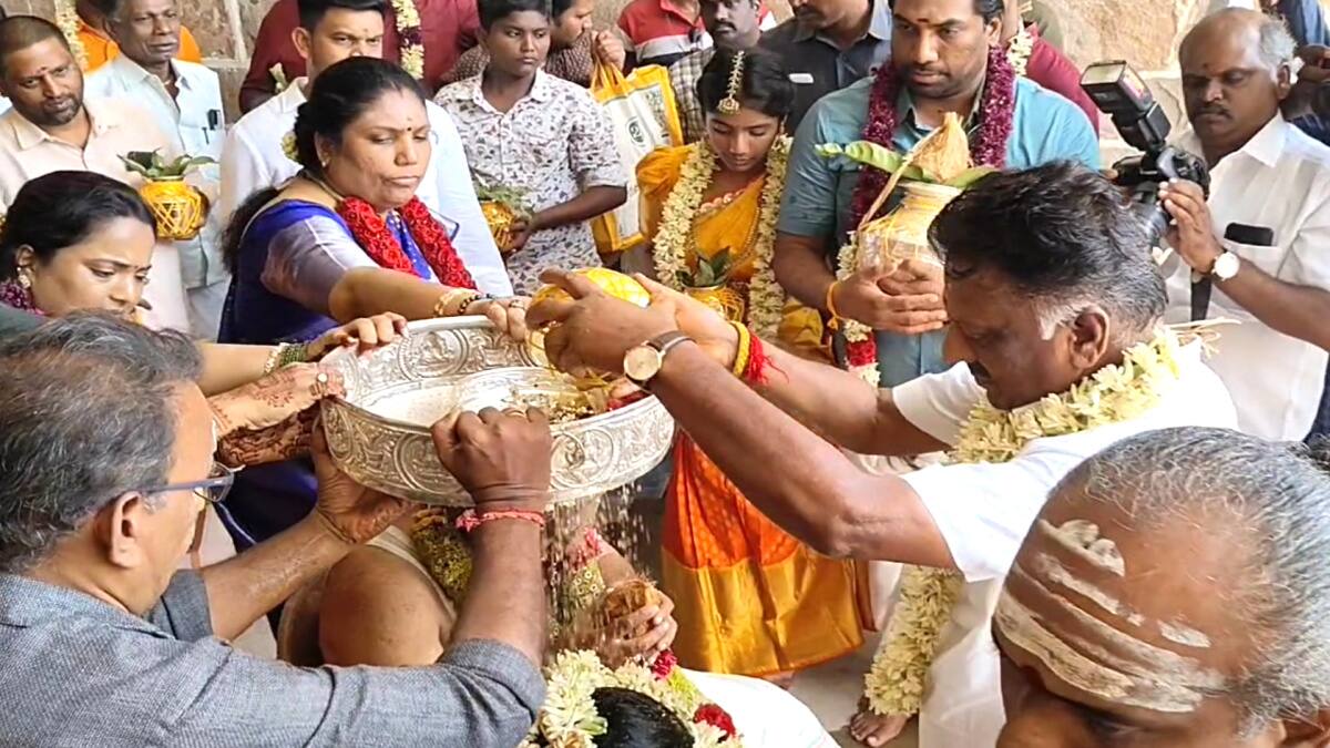 திருக்கடையூர் கோயிலில் நடைபெற்ற பீமரத சாந்தி திருமணம் - குடும்பத்துடன் கலந்துக்கொண்ட ஓ.பன்னீர்செல்வம்