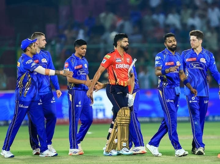 किसी भी आईपीएल का रिजल्ट निकालने के लिए दोनों टीमों को कम से कम 5 ओवर खेलना जरुरी है. अगर कोई एक टीम पहली पारी में 5 ओवर खेल लेती है. लेकिन दूसरी टीम 5 ओवर नहीं खेल पाती है तो, मैच को रद्द माना जाता है.