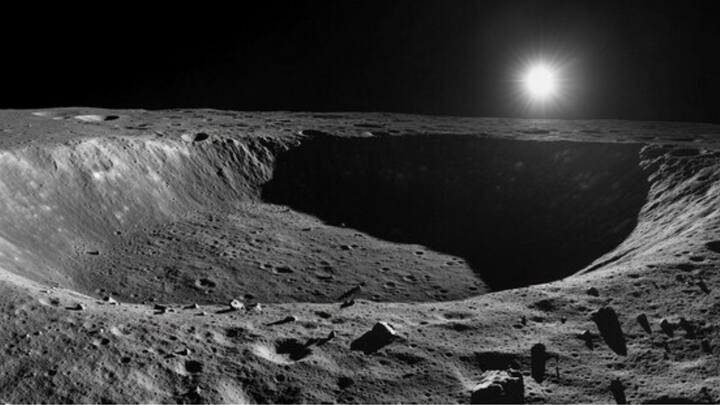 টেলিস্কোপ বসানোর জন্য় চাঁদের উত্তর মেরুর একটি গহ্বর পছন্দ হয়েছে বিজ্ঞানীদের। ১৯৮৪ সালেও চাঁদের মাটিতে টেলিস্কোপ বসানোর প্রস্তাব উঠেছিল আমেরিকায়।