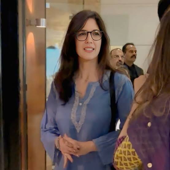 आमिर ने अपनी गर्लफ्रेंड गौरी स्प्रैट के बारे में कहा- 'गौरी और मैं गलती से मिले और हम एक दूसरे से जुड़ गए और हम दोस्त बन गए, और प्यार हो गया. मुझे लगा कि मेरे पास मेरी मां, बच्चे, भाई-बहन हैं. मेरे इतने करीबी रिश्ते हैं कि मुझे किसी साथी की जरूरत नहीं है.'