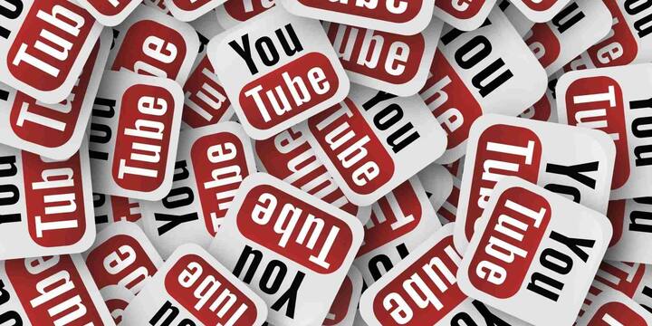 अपने मोबाइल में YouTube ऐप खोलें और Shorts टैब पर जाएं. किसी शॉर्ट वीडियो को प्ले करें और स्क्रीन पर टैप कर उसे पॉज़ करें. अब स्क्रीन के ऊपर Lens का आइकन दिखाई देगा, उस पर टैप करें. अगर आप पहली बार इसका इस्तेमाल कर रहे हैं, तो कुछ शर्तें (Terms & Conditions) स्वीकार करनी होंगी.