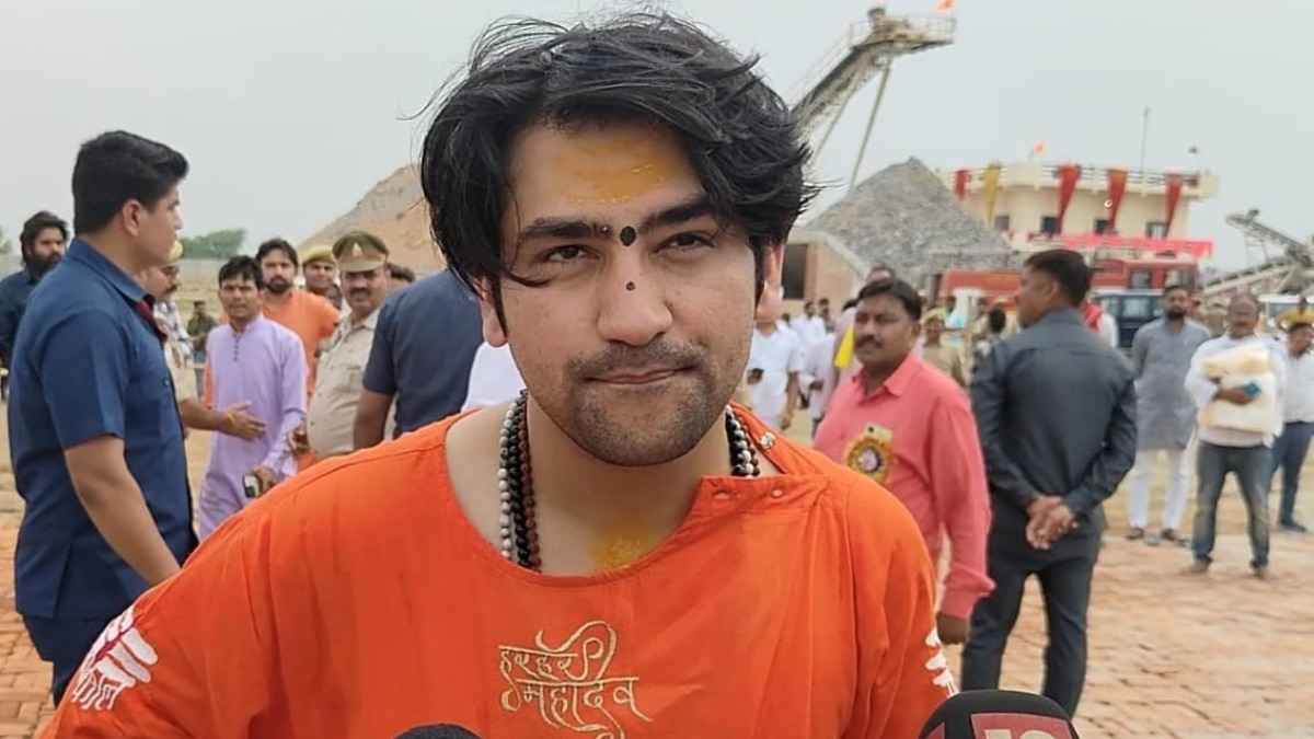 सेना पर सवाल खड़े करने वालों को धीरेंद्र शास्त्री ने बताया जयचंद, कहा- ये देश सनातनियों का…’