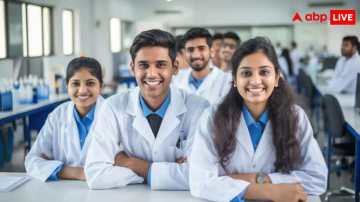 क्रिश्चियन मेडिकल कॉलेज एंड हॉस्पिटल (CMS), वेल्लोर- देश के सबसे पुराने मेडिकल कॉलेजों में शुमार करने वाले क्रिश्चियन मेडिकल कॉलेज एंड हॉस्पिटल (CMS) की स्थापना 1900 में हुई थी.