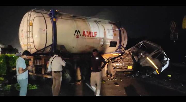 Accident News: मुंबई-अहमदाबाद राष्ट्रीय महामार्गावर बस आणि आयसर टेम्पोचा भीषण अपघात झाल्याची घटना घडली आहे. यात एकाच जागीच मृत्यू झाला असून इतर अनेक जण जखमी झाले आहेत.