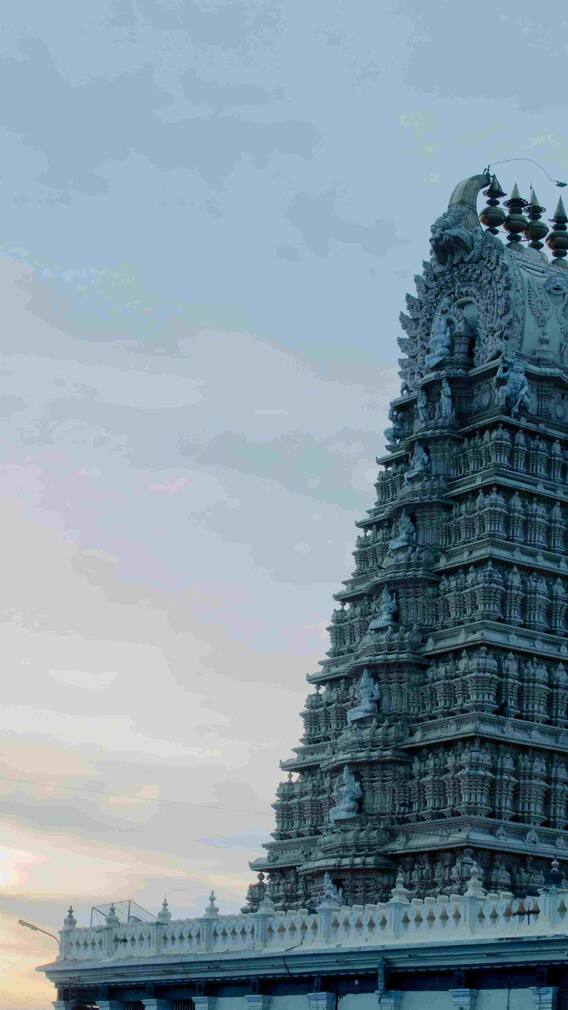 நவீன பொறியியல் தத்துவத்தை மீறும் 9 தென்னிந்தியக் கோயில்கள்