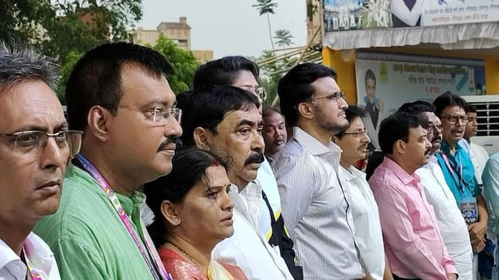 পাশাপাশি তিনি এও দাবি করেন যে গোটা বিষয়ে কোনওরকম বিবৃতি দেওয়ার প্রয়োজন রয়েছে বলে তাঁর মনে হয়নি।