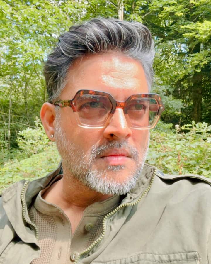 बात करें माधवन की इनकम की तो वो हर साल 12-15 करोड़ कमाते है. फिल्मों के अलावा एक्टर वेब सीरीज में भी नजर आते हैं.