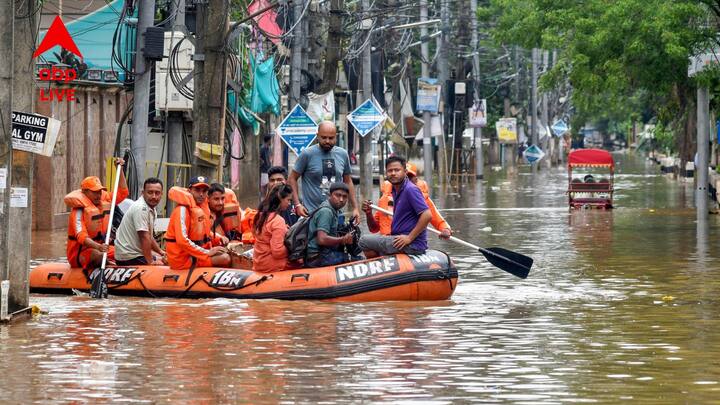 অরুণাচল প্রদেশের পূর্ব কামেং জেলায় ভারী বৃষ্টির জেরে জাতীয় সড়ক ১৩- র উপর ব্যাপক ধস নেমেছে। জাতীয় সড়ক ১৩- র উপর বানা-সেপ্পা এলাকা দিয়ে ৭ যাত্রী নিয়ে যাচ্ছিল একটি গাড়ি। ধস এবং প্রবল বৃষ্টির কারণে জাতীয় সড়ক থেকে সোজা গিয়ে পড়েছে পাশের খাদে।