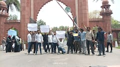एएमयू में छात्रों ने बंद कर दिया बाब-ए-सैयद गेट, प्रबंधन से हुई नोक-झोंक, जानिए पूरा मामला