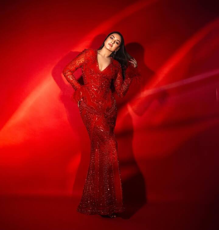 सोनाक्षी  ने अपने वेट लॉस जर्नी के दौरान कार्डियो और ब्रिस्क वॉकिंग जरूर करती थी. साथ ही वो वर्कआउट के दौरान डांस भी जमकर करती थी. इससे उन्हीं खुशी मिलती थी और वेट लॉस भी होता था.