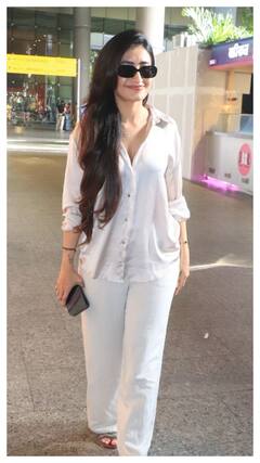 गर्मियों के लिए परफेक्ट है धनश्री का ये एयरपोर्ट लुक