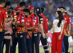 Nita Ambani Reaction : देवा तुझ्या गाभाऱ्याला उंबराच नाही, सांग कुठं ठेवू माथा... मुंबई हरल्यानंतर सोशल मीडियावर नीता अंबांनीचा फोटो व्हायरल