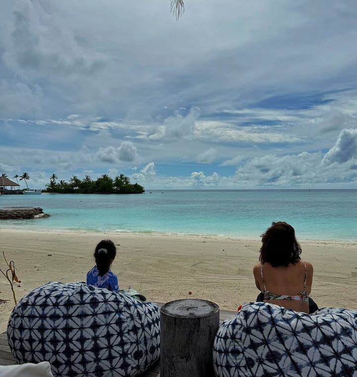 इनाया के साथ सोहा की कुछ तस्वीरें सामने आई हैं जिनमें मां-बेटी की मजबूत बॉन्डिंग साफ नजर आ रही है.