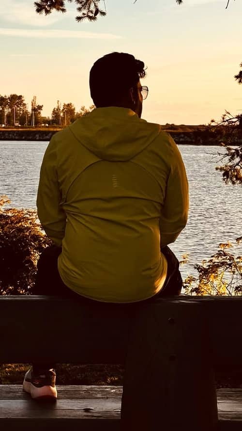 नेटवर्थ में बड़े-बड़े स्टार्स को टक्कर देता है ये शख्स